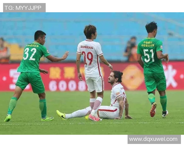 杭州足球队以61分领跑大师赛积分榜展现强大实力